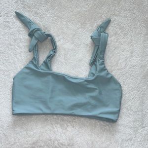 Very cute bikini top!